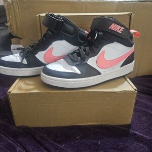Girls Nike high top, Hot Pink/black, Size 3.5y